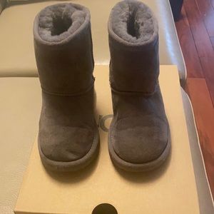 Boys grey Ugg’s size 9